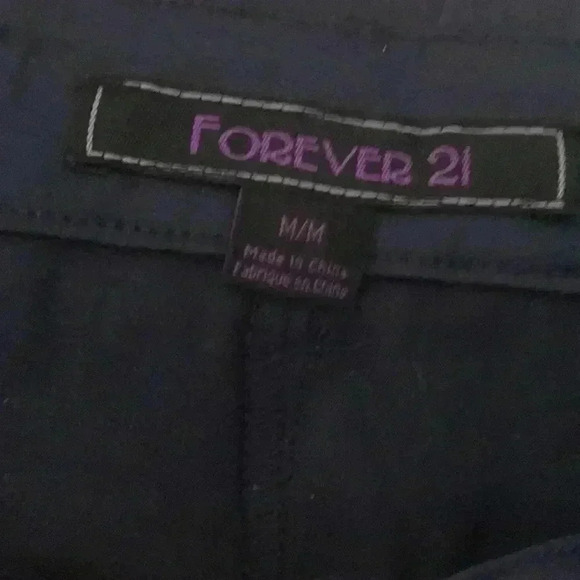 Woman navy shorts size Medium never worn - Picture 3 of 4